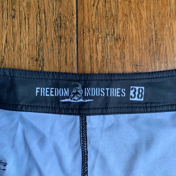 NWT Freedom industries hybrid swim XXL - Picture 5 of 8